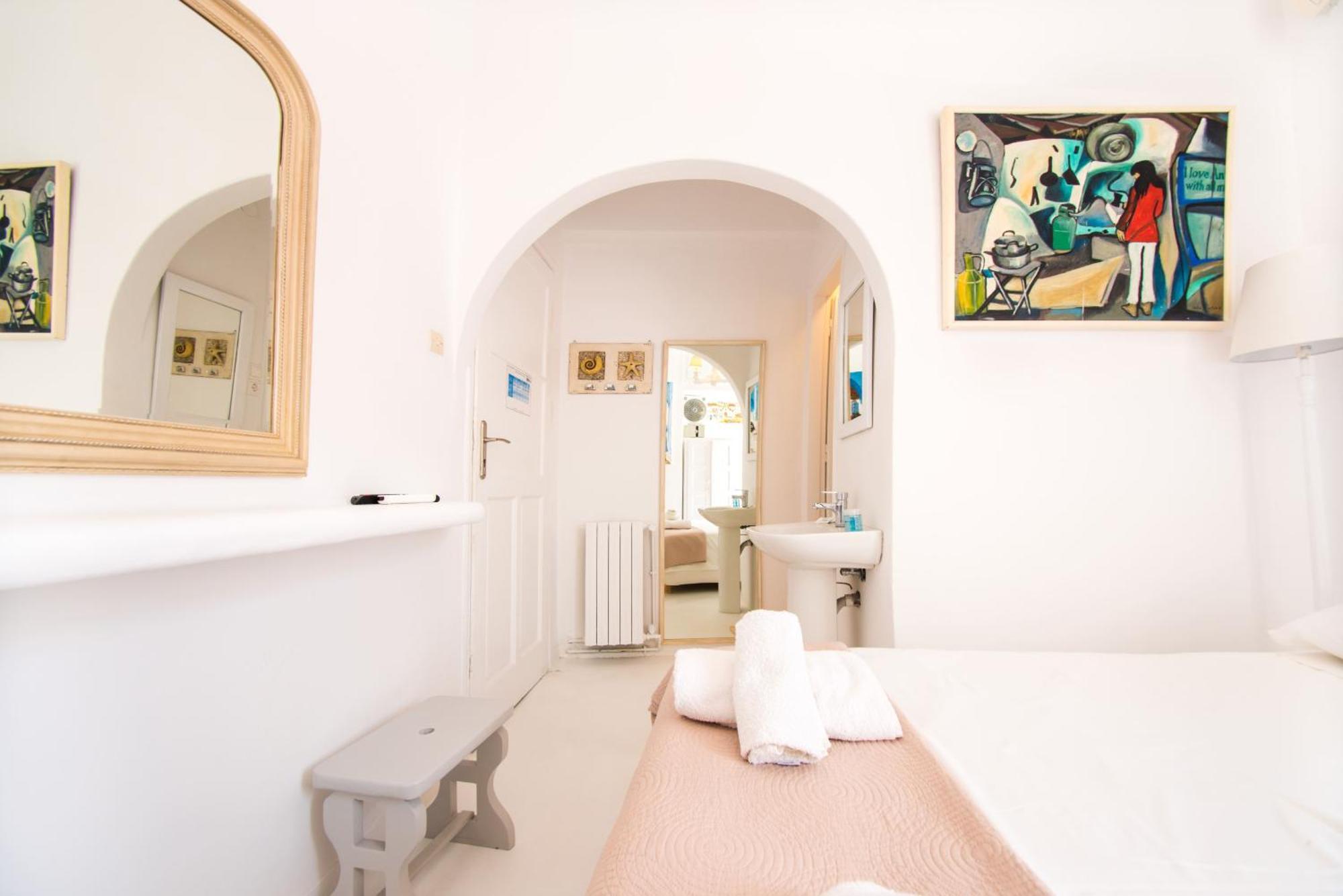 Delphines 2* Mykonos Town