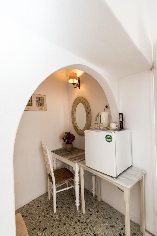 Delphines Hotel