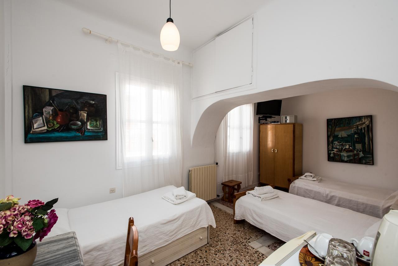 Delphines Hotel